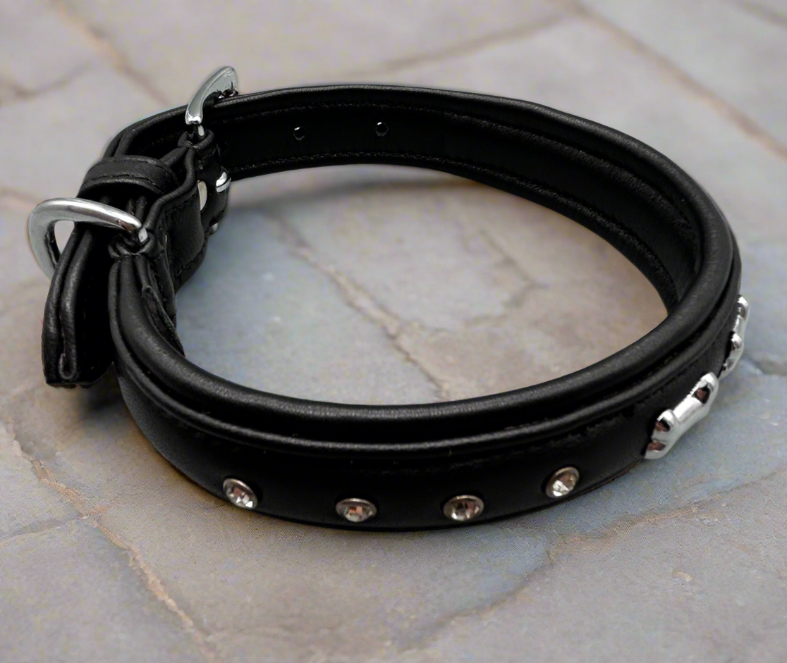 Pfoetchenwelt leder Hundehalsband verziert mit Knochen