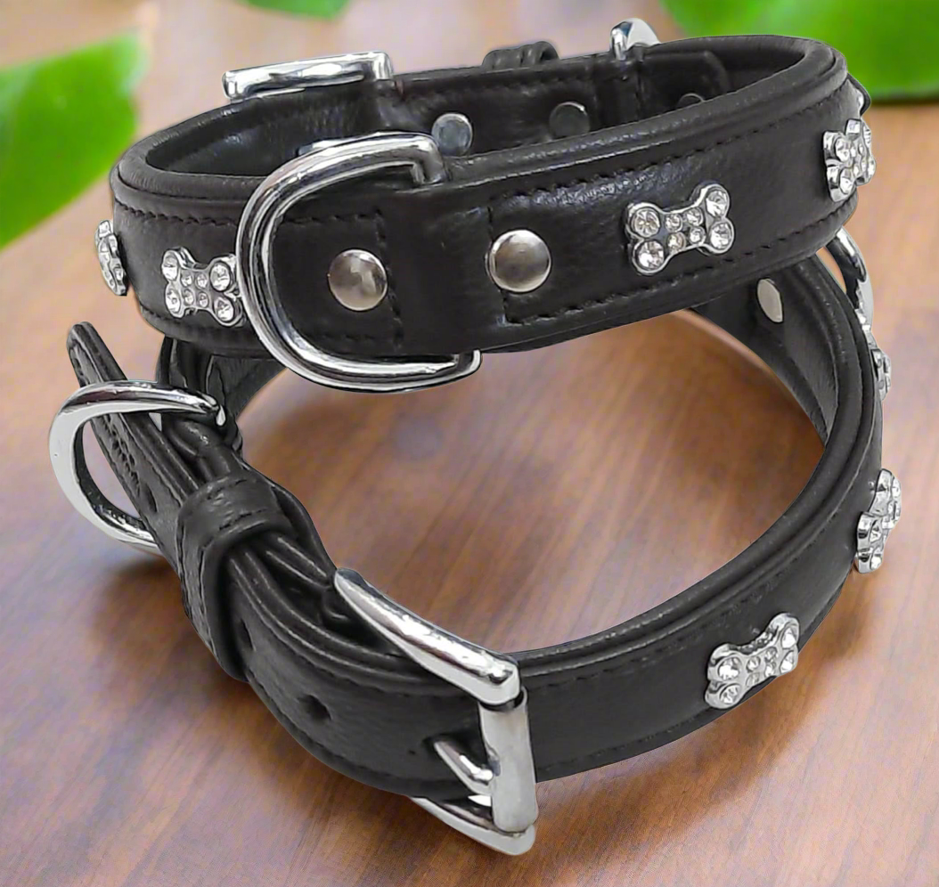 Pfoetchenwelt leder Hundehalsband mit Strassknochen